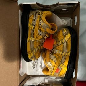Baby shoes size 2c